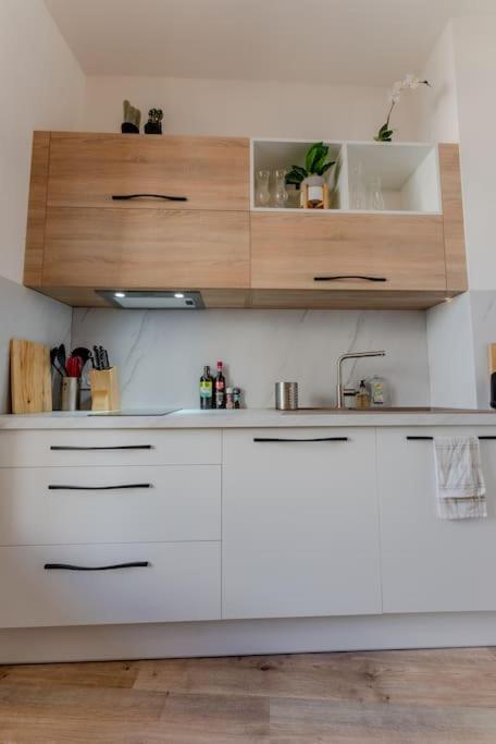 L'Echappee Chic Au Coeur De Valence Apartment Valence  Bagian luar foto